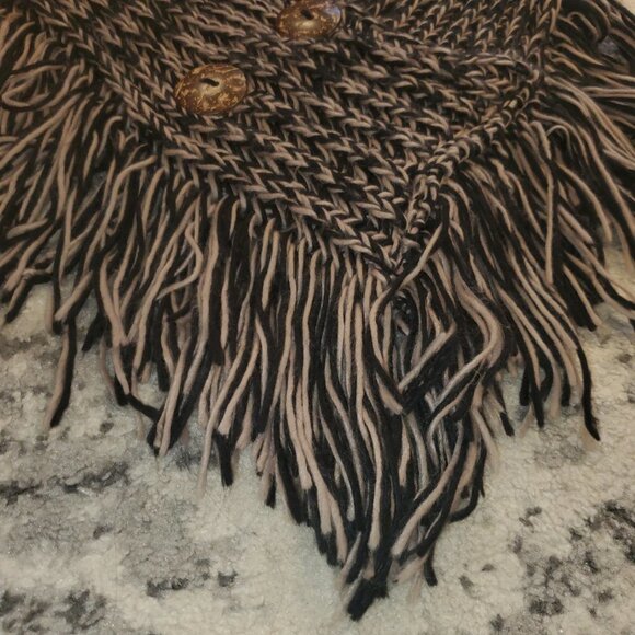 100 Acrylic Neck Scarf || Thick and Luxe || EUC - Picture 7 of 7